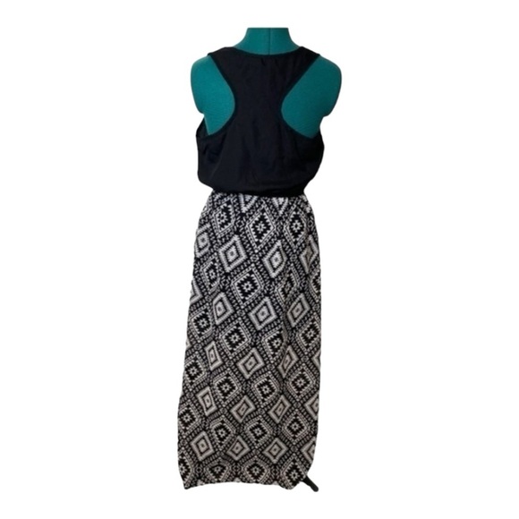Indulge black and white geometric pattern sleeveless side slit Maxi Dress - Picture 11 of 11